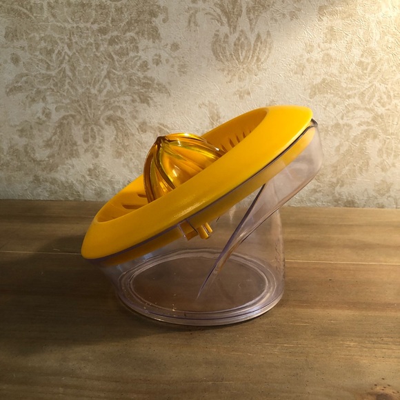 Cuisipro citrus juicer - Picture 3 of 10